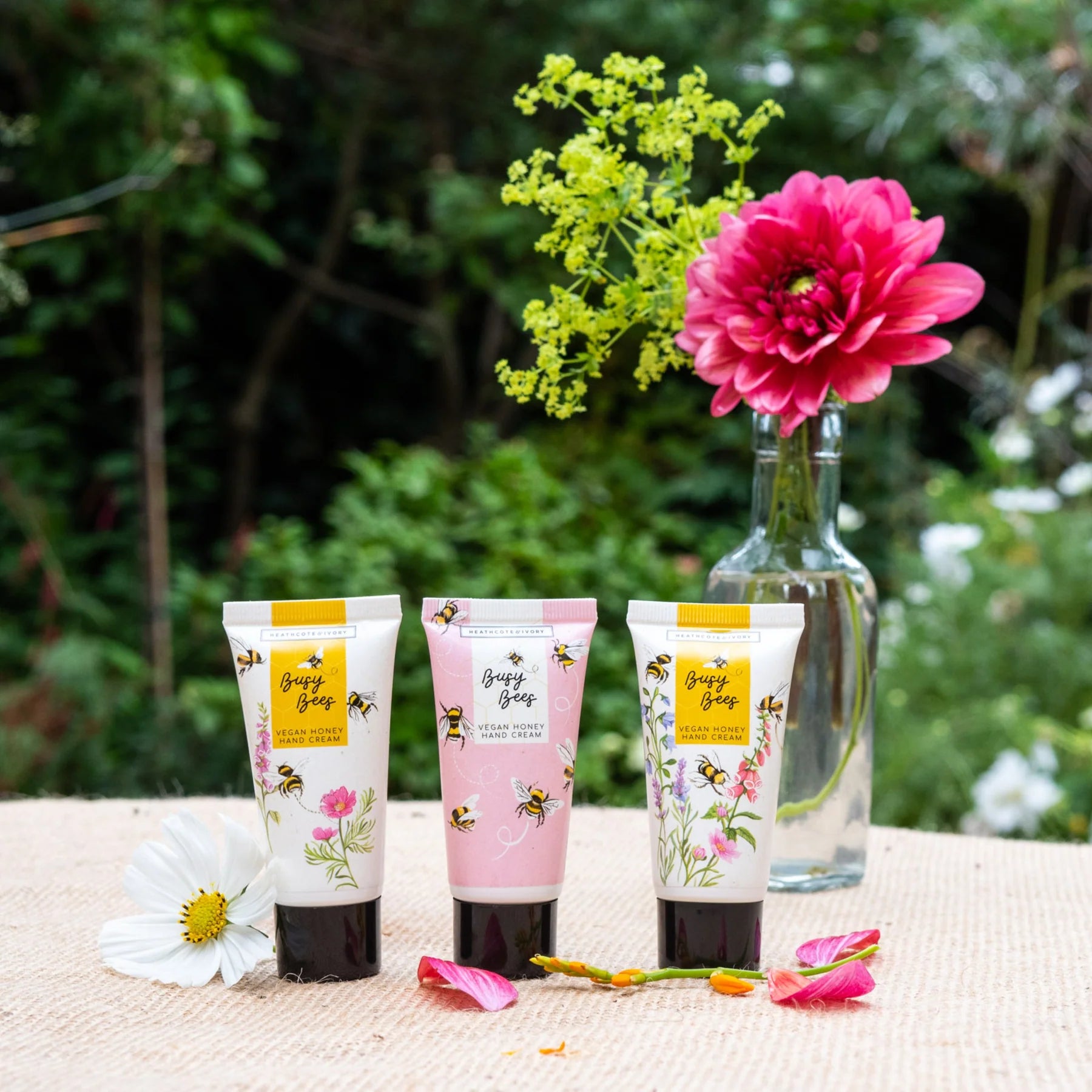 MÖDERE harmonizing cream WOMEN 3本セット Heathcote & Ivory} Busy Bees Hand Cream Trio – Ellington & French
