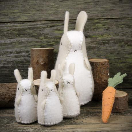 Kata Golda} DIY Felt Animal Kit :: Bunnies and Carrot – Ellington & French